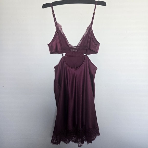 Victorias Secret Satin Slip Lingerie Womens Cutout Sides Lace Trim NWT - Picture 2 of 4